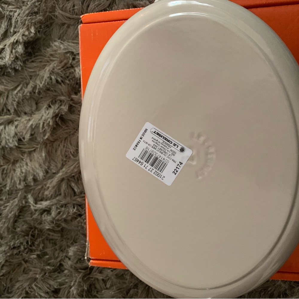 New Le Creuset oval meringue Dutch oven 4.5qt - Picture 5 of 7